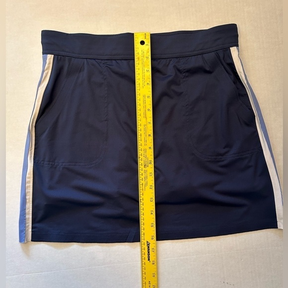 Belyn Key Mia Golf Navy blue skort w/piped side panel & built in short Sz-S  T6 - Picture 8 of 14
